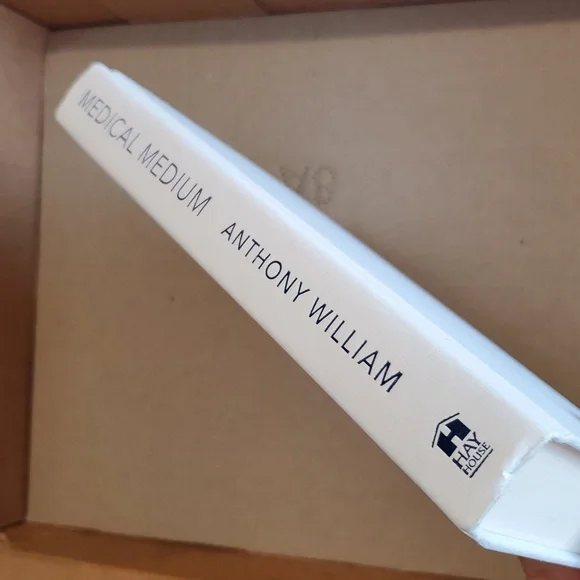 ☤ Medical Medium: Secrets Behind Chronic and Mystery Illness 📚 - Picture 9 of 12